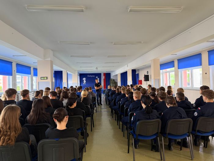 Kontrole szkół i spotkania z młodzieżą w powiecie kartuskim
